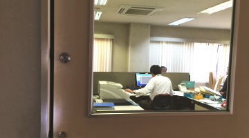 ガラス付きドア<